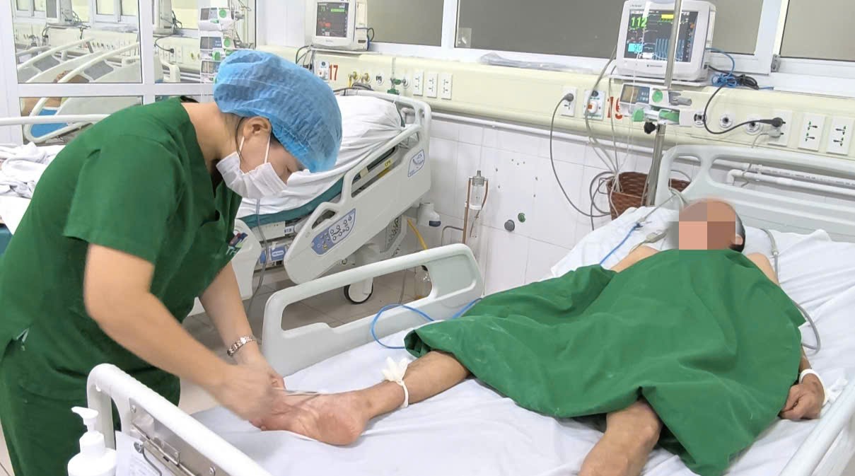 Người đàn ông nguy kịch từ chiếc răng sâu 1 Bệnh nhân đang điều trị tại bệnh viện.