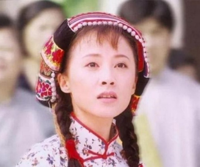 Từ Lộ tuy không phải nữ chính nhưng từng gây sốt khi đóng Tân dòng sông ly biệt.