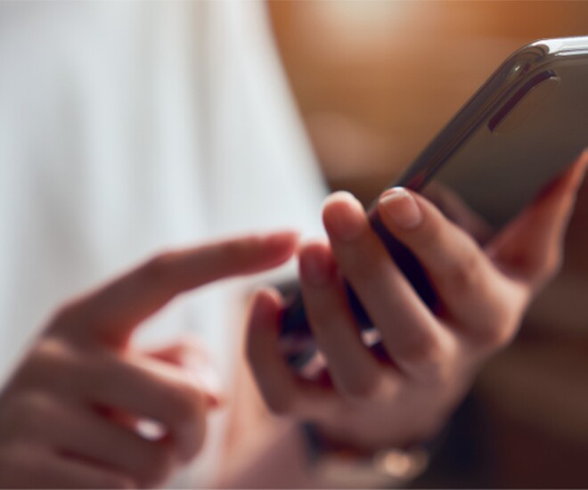 Người mở khóa điện thoại thủ công thay vì dùng Face ID thường có 10 đặc điểm đáng ngạc nhiên này - 1