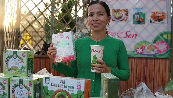 Chị Nguyễn Thúy Kiều, chế biến nhiều nông sản địa phương thành sản phẩm giá trị cao hàng chục lần. Ảnh: Ngọc Tài