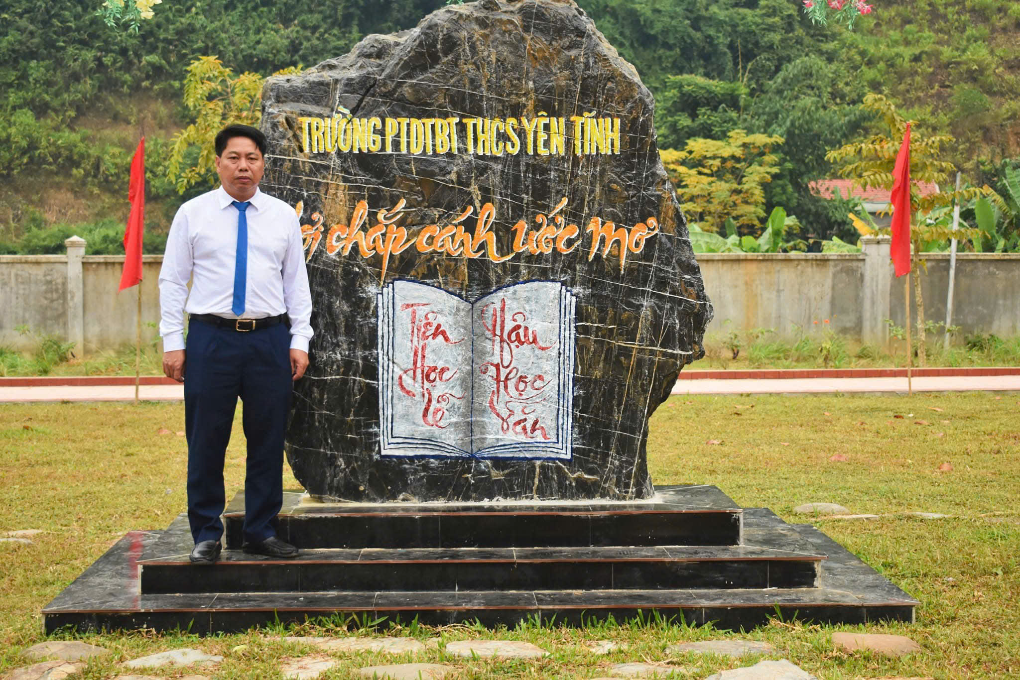 Người thầy ươm mầm, giữ lửa vùng cao 1 Người thầy ươm mầm, giữ lửa vùng cao - Ảnh 1.