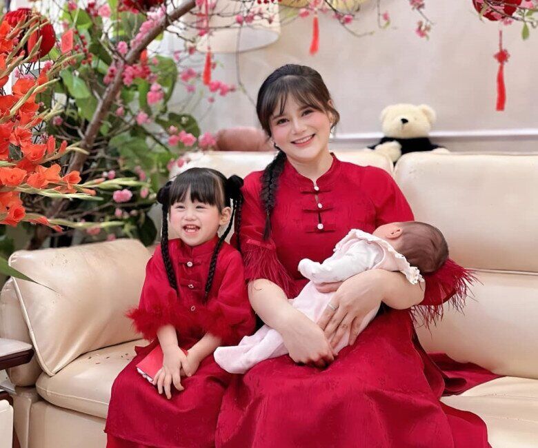 Đã làm mẹ 2 con nhưng Trang Moon vẫn trông như thiếu nữ.