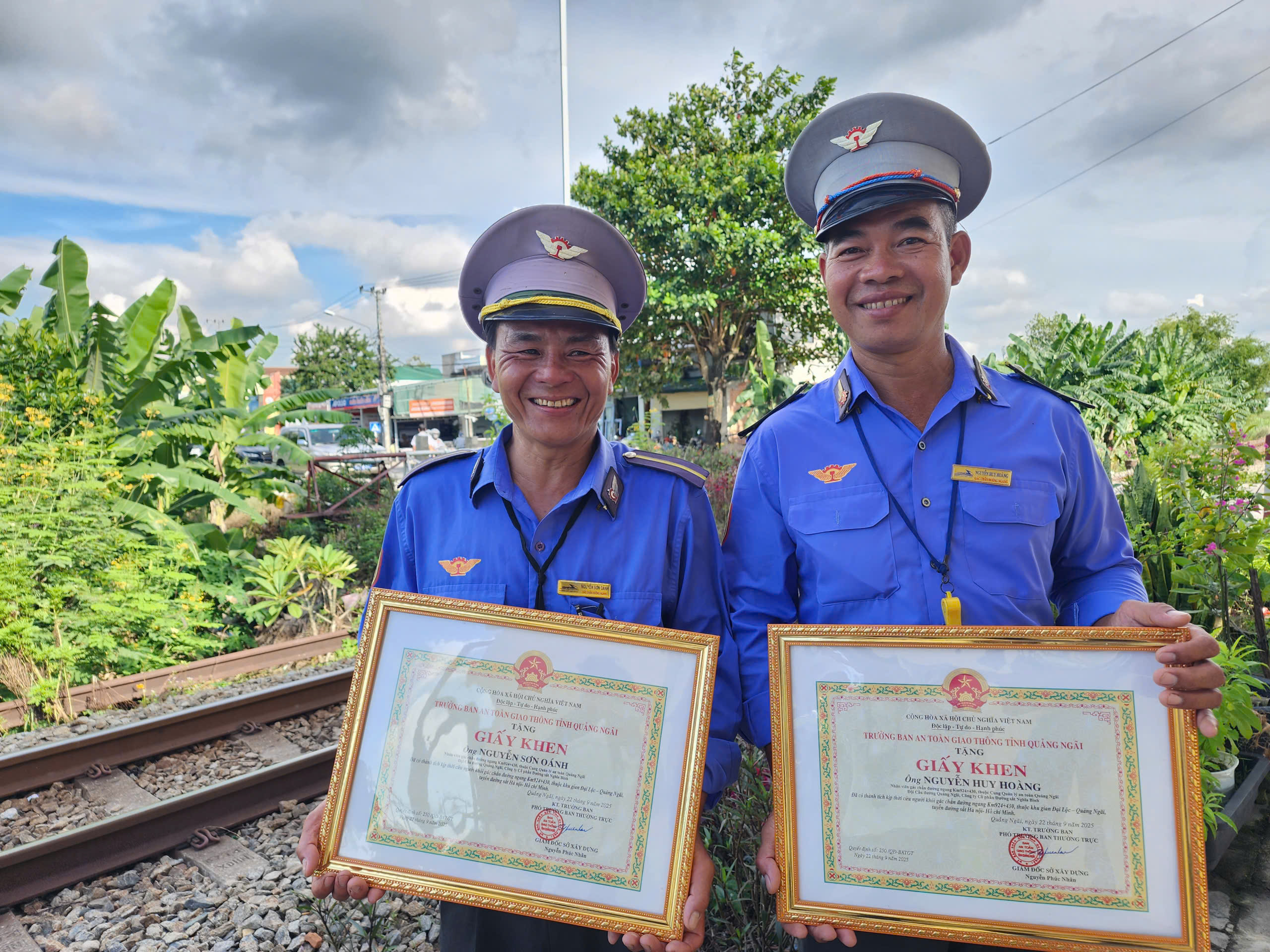 Nhân viên đường sắt dũng cảm cứu người: ‘Tôi có phải siêu nhân đâu mà không sợ’ - Ảnh 1.