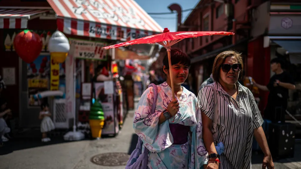 'Cuộc khủng hoảng kép' của người cao tuổi ở Nhật