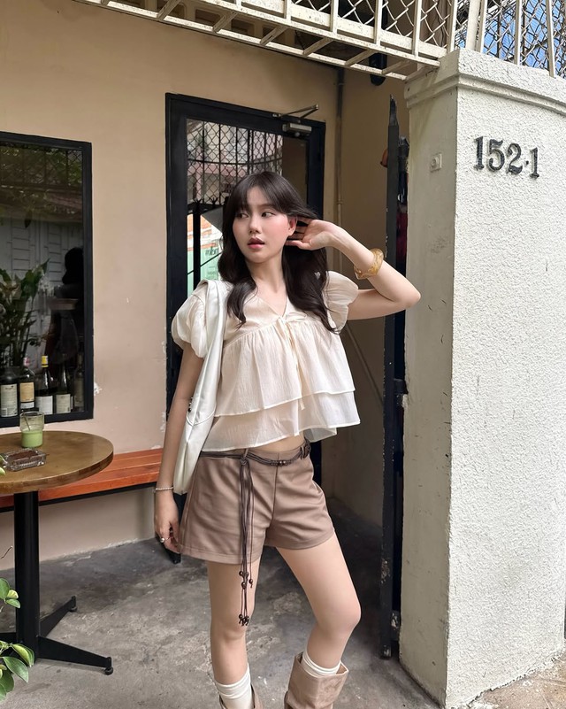 Nhẹ nhàng, bay bổng mà không 'sến' với áo voan- Ảnh 1. Nhẹ nhàng, bay bổng mà không 'sến' với áo voan- Ảnh 1.