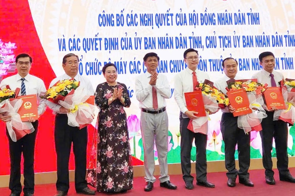 Nhiều tỉnh đồng loạt công bố các giám đốc sở mới sau hợp nhất - 1 Nhiều tỉnh đồng loạt công bố các giám đốc sở mới sau hợp nhất - 1