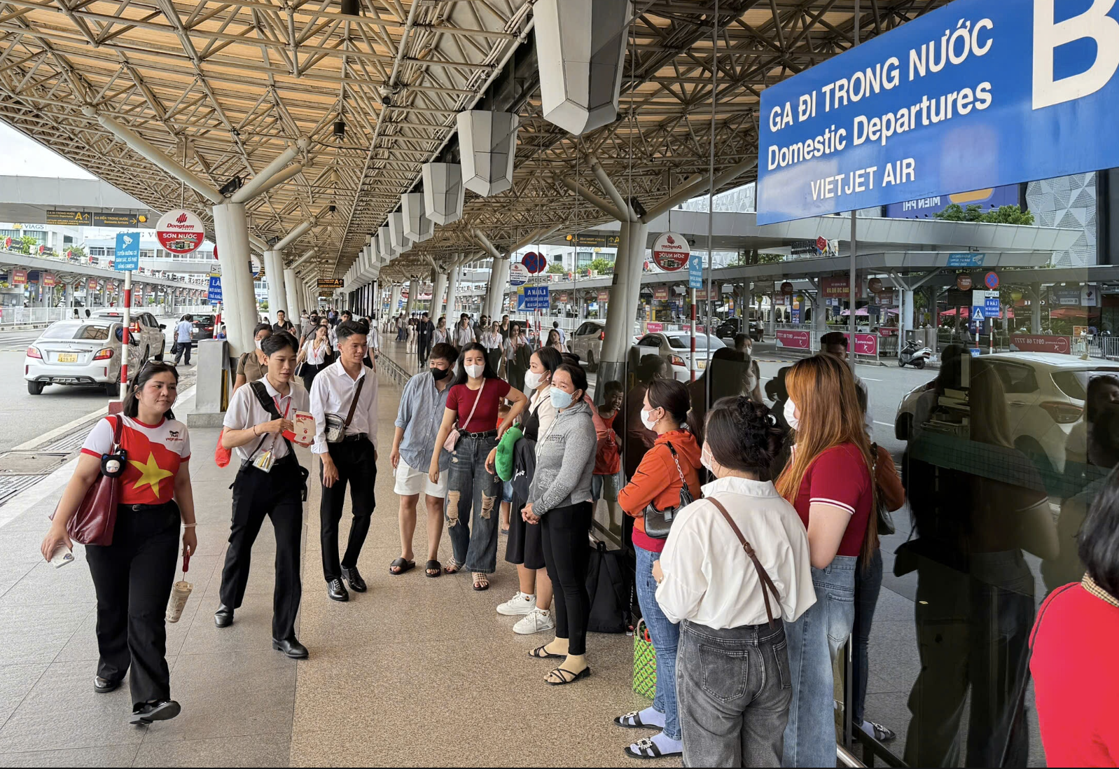 Lễ 2-9, nhiều điểm đến ở TP HCM nhộn nhịp khách du lịch- Ảnh 2.