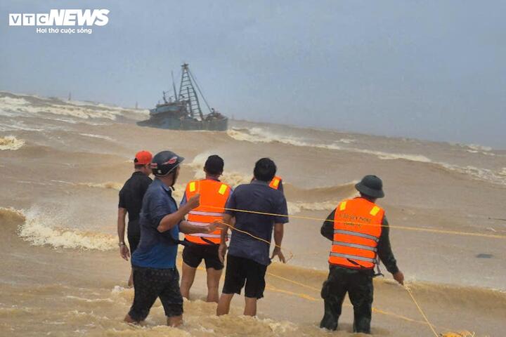 2025 và những khoảnh khắc sinh tử làm nên các “người hùng” đời thường- Ảnh 5. 2025 và những khoảnh khắc sinh tử làm nên các “người hùng” đời thường- Ảnh 5.