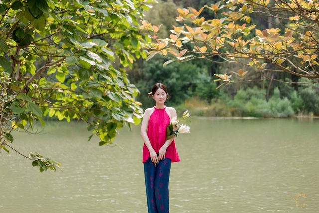 Những thiết kế lụa hè đa năng, thời thượng 1 Gợi ý cho nàng những thiết kế lụa hè đa năng, thời thượng - Ảnh 1.