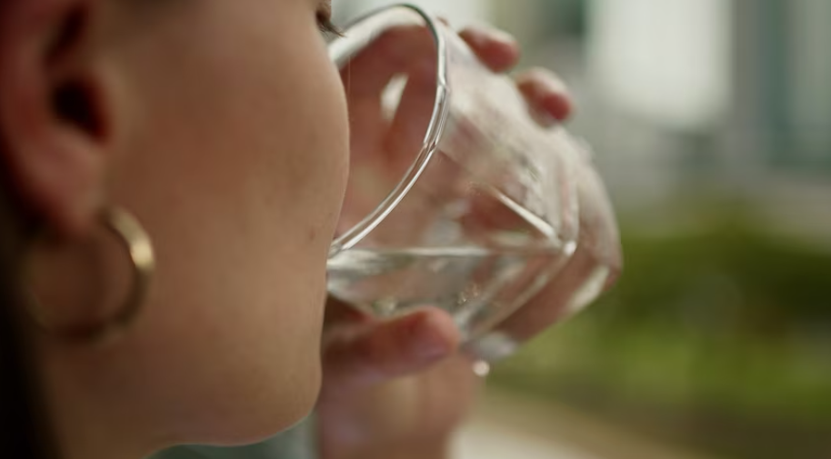 Những thói quen, lựa chọn mỗi ngày có thể khiến bạn lão hóa nhanh hơn 1 lão hóa - Ảnh 1.