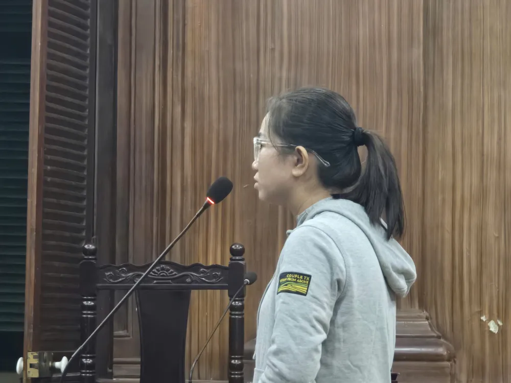 Bị cáo Phan Thị Thúy tại phiên tòa. Ảnh: SONG MAI chủ tiệm spa