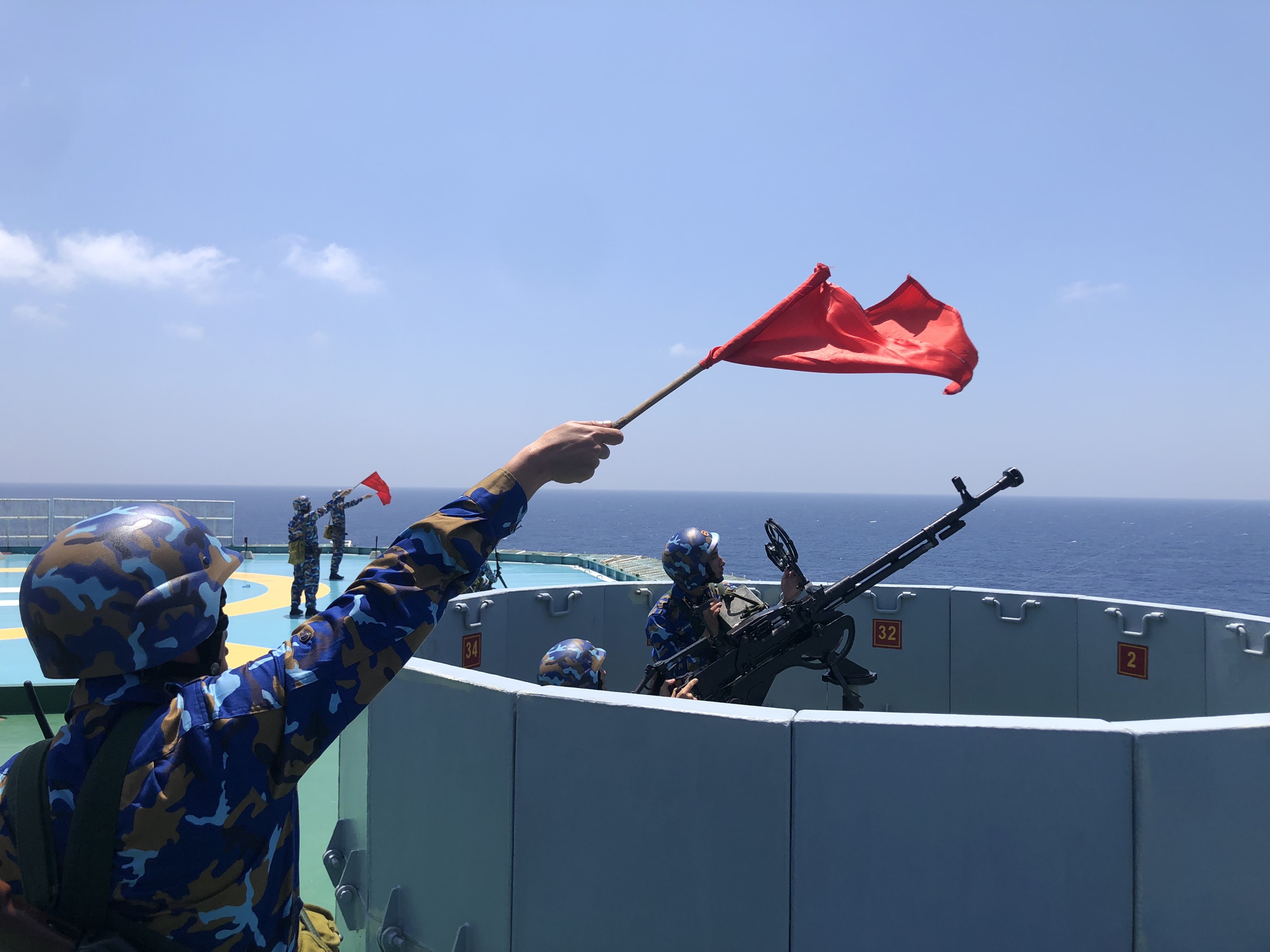 CUỘC THI VIẾT “CHỦ QUYỀN QUỐC GIA BẤT KHẢ XÂM PHẠM”: Ở nơi đồng đội tôi nằm xuống- Ảnh 1. CUỘC THI VIẾT “CHỦ QUYỀN QUỐC GIA BẤT KHẢ XÂM PHẠM”: Ở nơi đồng đội tôi nằm xuống- Ảnh 1.