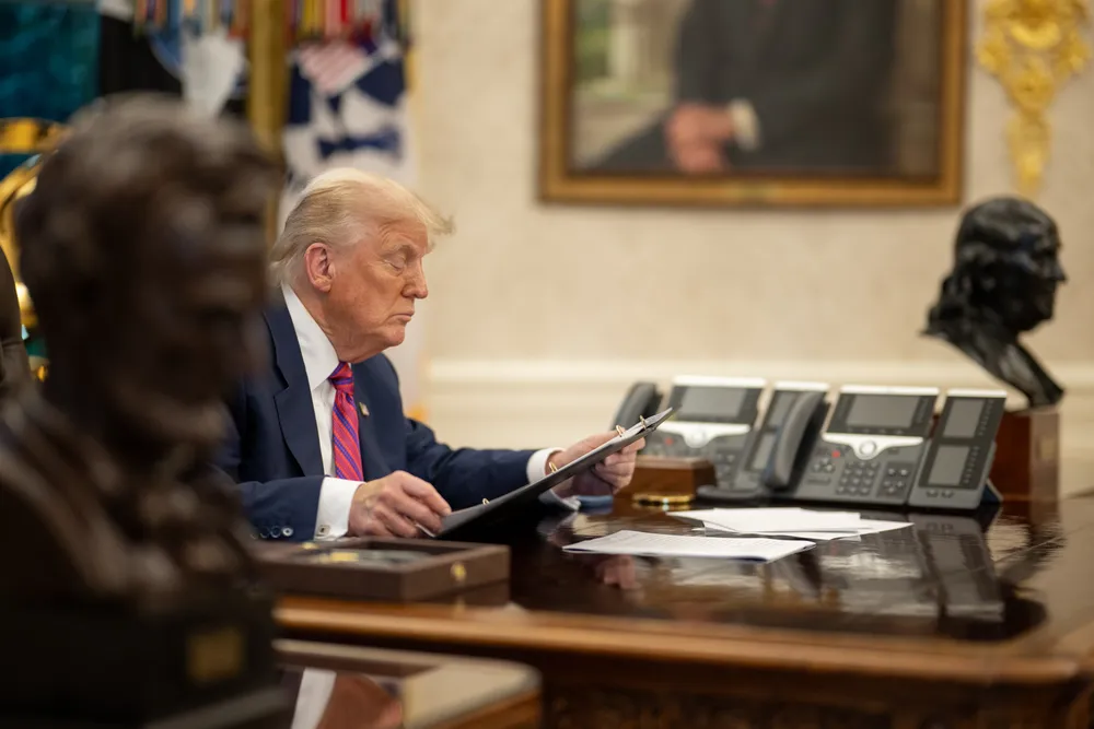 Tổng thống Mỹ Donald Trump. Ảnh: WHITE HOUSE Ông Trump yêu cầu khoảng phí 100.000 USD cho thị thực H-1B