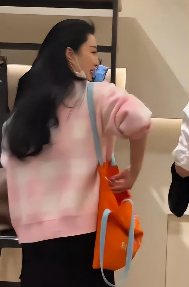 Phạm Băng Băng hẹn hò trai lạ và mua nhà ở Nhật Bản: Thông tin bất ngờ 1 Pham Bang Bang hen ho trai la va mua nha