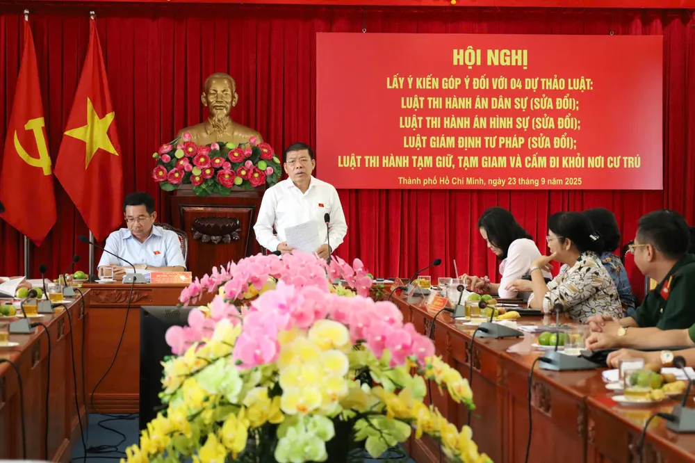 Đoàn Đại biểu Quốc hội TP.HCM tổ chức hội nghị góp ý cho 4 dự thảo luật. Ảnh: CN dự thảo Luật THADS (sửa đổi)