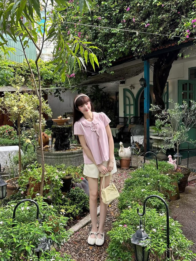 Phong cách soft girl mang nét trong trẻo hiện đại- Ảnh 1. Phong cách soft girl mang nét trong trẻo hiện đại- Ảnh 1.
