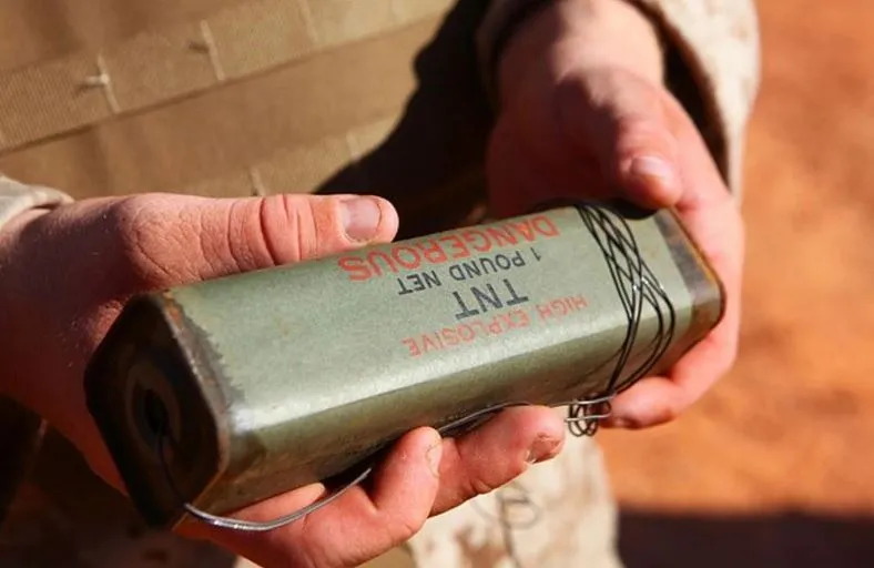 Mỹ và Liên minh châu Âu đối mặt với tình trạng thiếu hụt thuốc nổ TNT. Ảnh: Oxu.az thuốc nổ TNT
