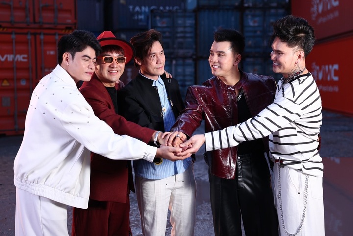 Quá khứ nhóm Ngũ Hổ Tướng: Người đạp xe hát dạo, người gặp biến cố sức khỏe - Ảnh 1.