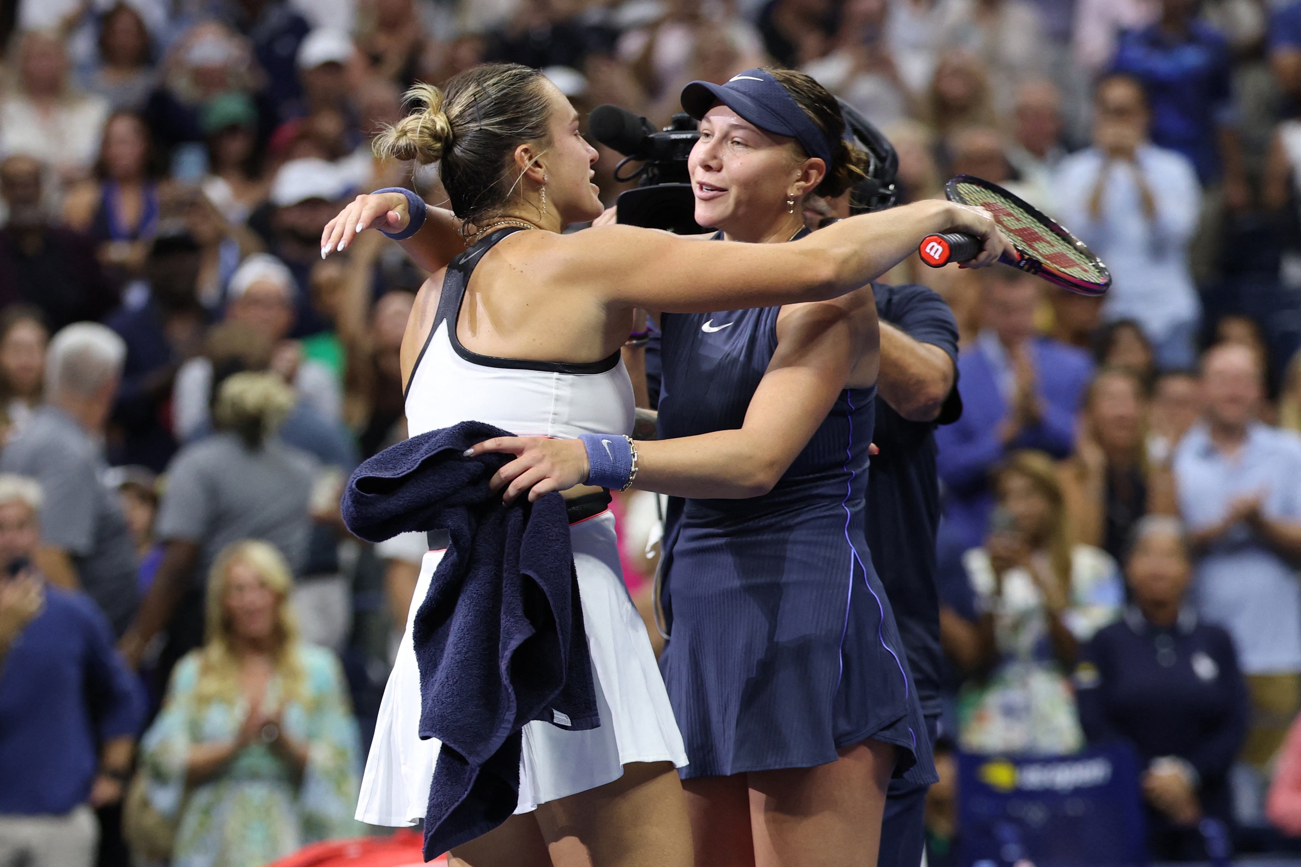 Quần vợt nữ tìm đâu 'người thứ 3'? - Ảnh 1. quần vợt - Ảnh 1.