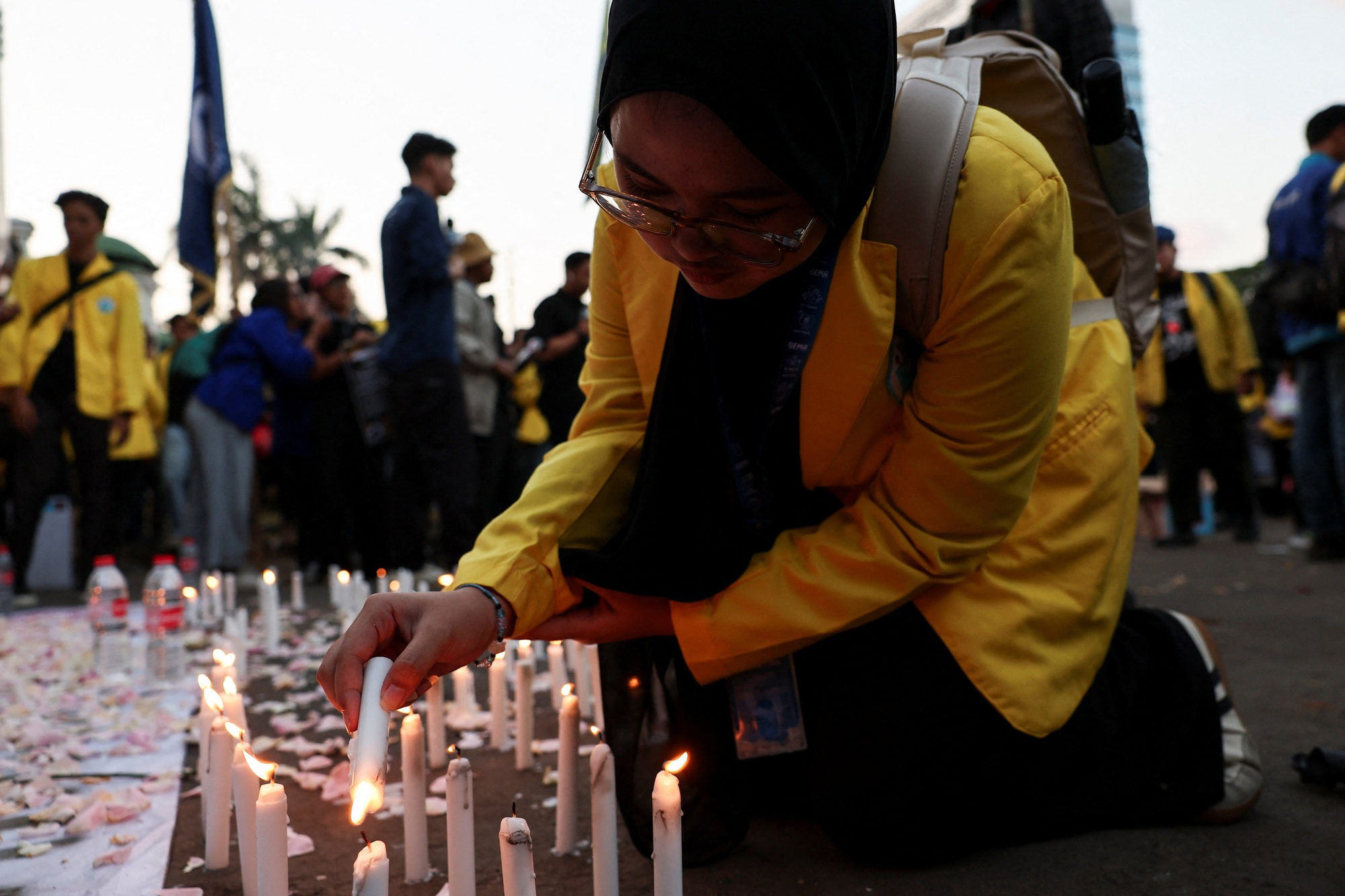 Quốc hội Indonesia nhượng bộ, biểu tình dần hạ nhiệt - Ảnh 1. Quốc hội Indonesia nhượng bộ, biểu tình dần hạ nhiệt - Ảnh 1.