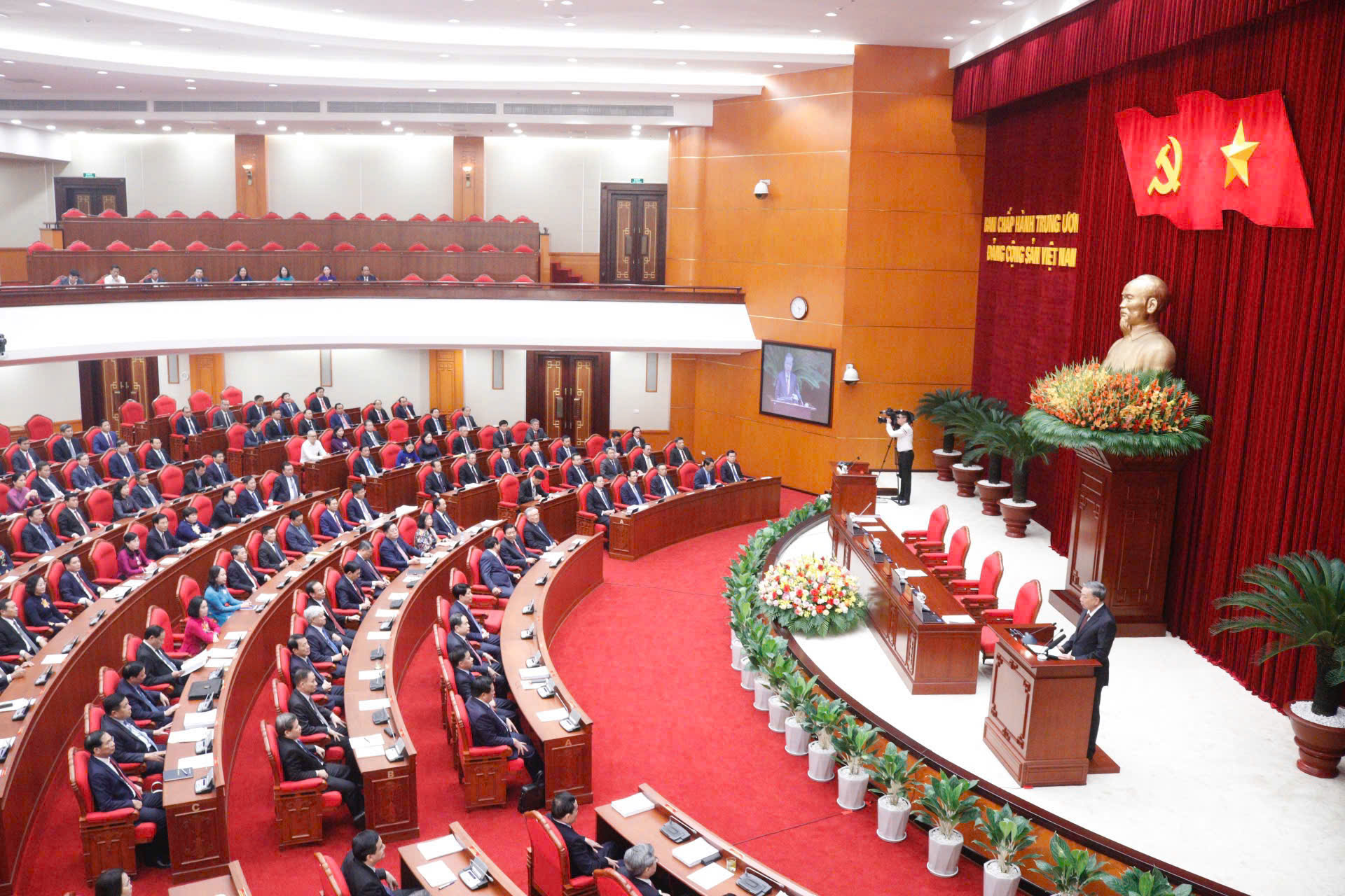 Quy định mới về tiêu chuẩn chức danh Tổng Bí thư, Chủ tịch nước, Thủ tướng, Chủ tịch Quốc hội 1 Quy định mới về tiêu chuẩn chức danh Tổng Bí thư, Chủ tịch nước, Thủ tướng - Ảnh 1.