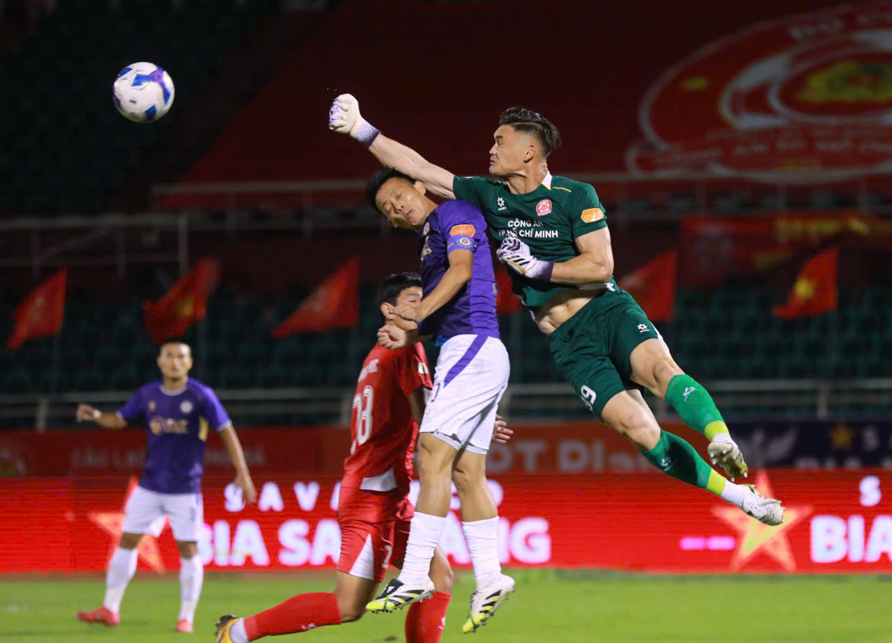 Đội tuyển Việt Nam xây hàng thủ toàn 'Tây': Quyết thắng Malaysia và vô địch AFF Cup- Ảnh 4. Đội tuyển Việt Nam xây hàng thủ toàn 'Tây': Quyết thắng Malaysia và vô địch AFF Cup- Ảnh 4.