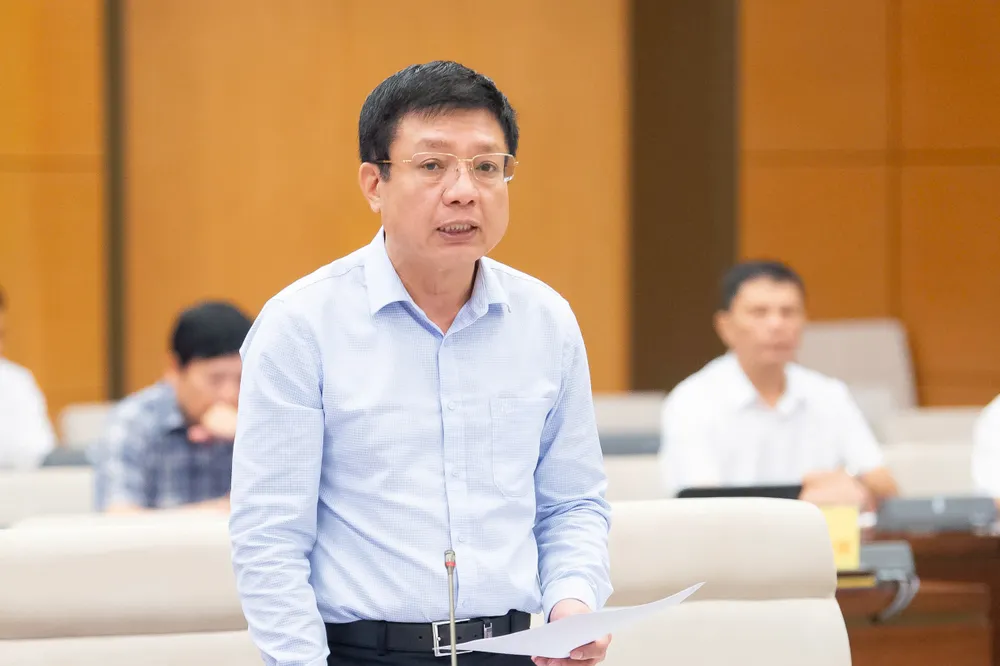 Thứ trưởng Bộ Tài chính Hồ Sỹ Hùng. Ảnh: QH chong-lang-phi-ho-sy-hung.jpg