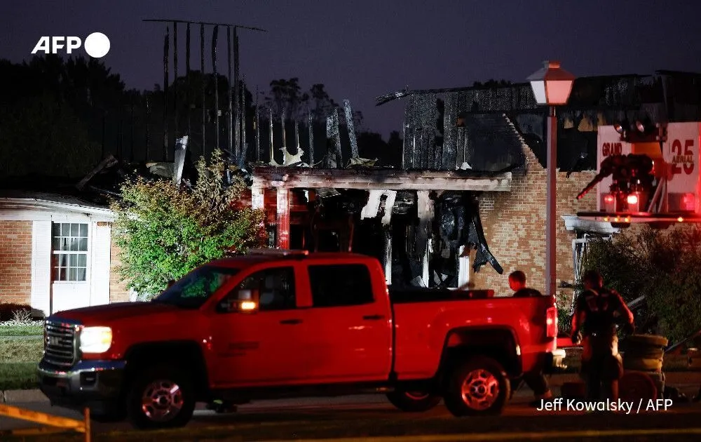 Hiện trường vụ xả súng rồi đốt nhà thờ ở thị trấn Grand Blanc (bang Michigan, Mỹ). Ảnh: AFP xả súng rồi đốt nhà thờ