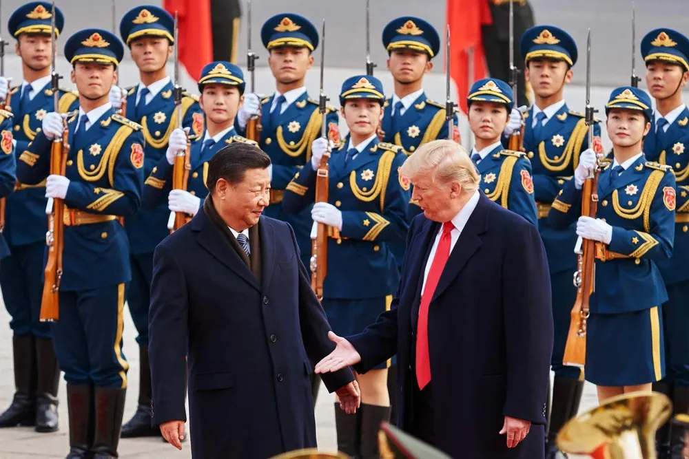 Chủ tịch Trung Quốc Tập Cận Bình (trái) và Tổng thống Mỹ Donald Trump trong cuộc gặp tại Bắc Kinh hồi tháng 11-2027. Ảnh: Artyom Ivanov/TASS/Zuma Press Tổng thống Mỹ