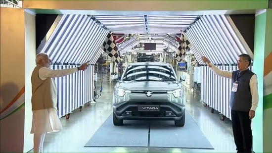 SUV đô thị Suzuki Vitara bổ sung bản thuần điện, liệu có về Việt Nam? 1 “Huyền thoại” SUV đô thị - Suzuki Vitara thêm bản thuần điện, có về Việt Nam? - Ảnh 1.