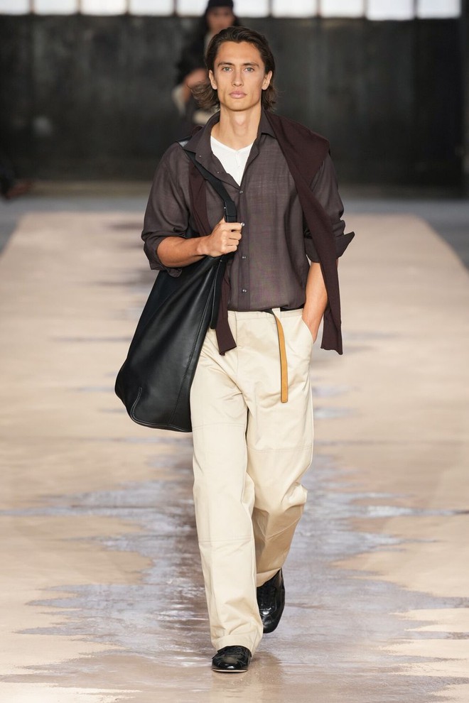 Sắc thái của gam nâu giúp các tín đồ 'cân' mọi phong cách- Ảnh 1. Sắc thái của gam nâu giúp các tín đồ 'cân' mọi phong cách- Ảnh 1.