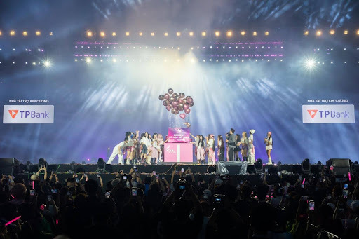  
TPBank là Nhà tài trợ Kim cương của Em Xinh “Say Hi” Concert Đêm 2 vào ngày 11/10/2025, tại Hà Nội. - Tin sao Viet - Tin tuc sao Viet - Scandal sao Viet - Tin tuc cua Sao - Tin cua Sao