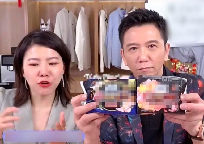 Ôn Triệu Luân bán băng vệ sinh kiếm tiền.