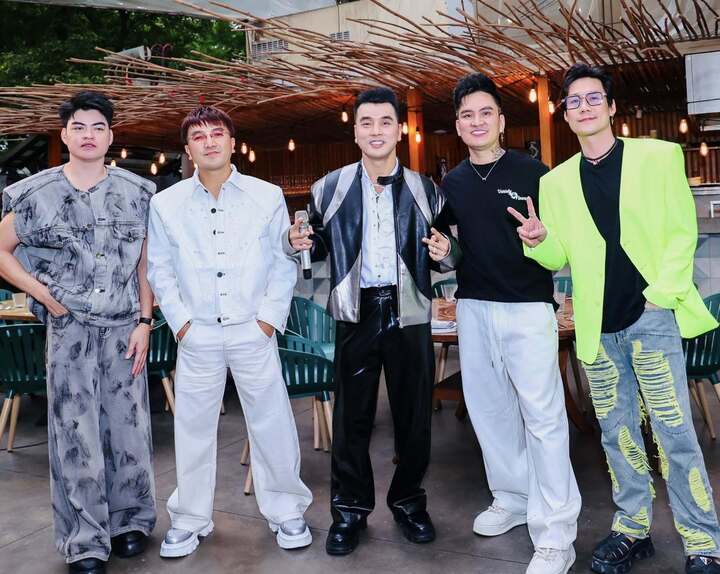 Sau Ưng Hoàng Phúc, Khánh Phương xin lỗi vụ quảng cáo web cá độ trong MV - Ảnh 2.