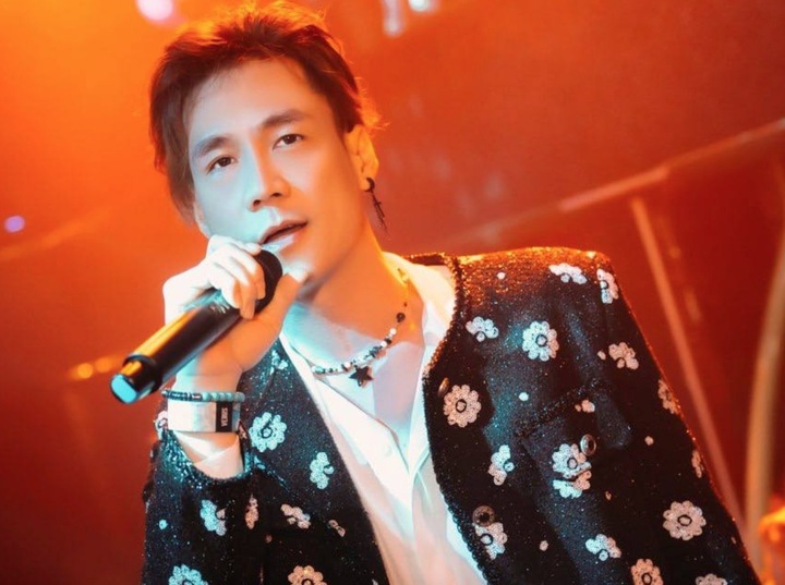 Sau Ưng Hoàng Phúc, Khánh Phương xin lỗi vụ quảng cáo web cá độ trong MV - Ảnh 1.