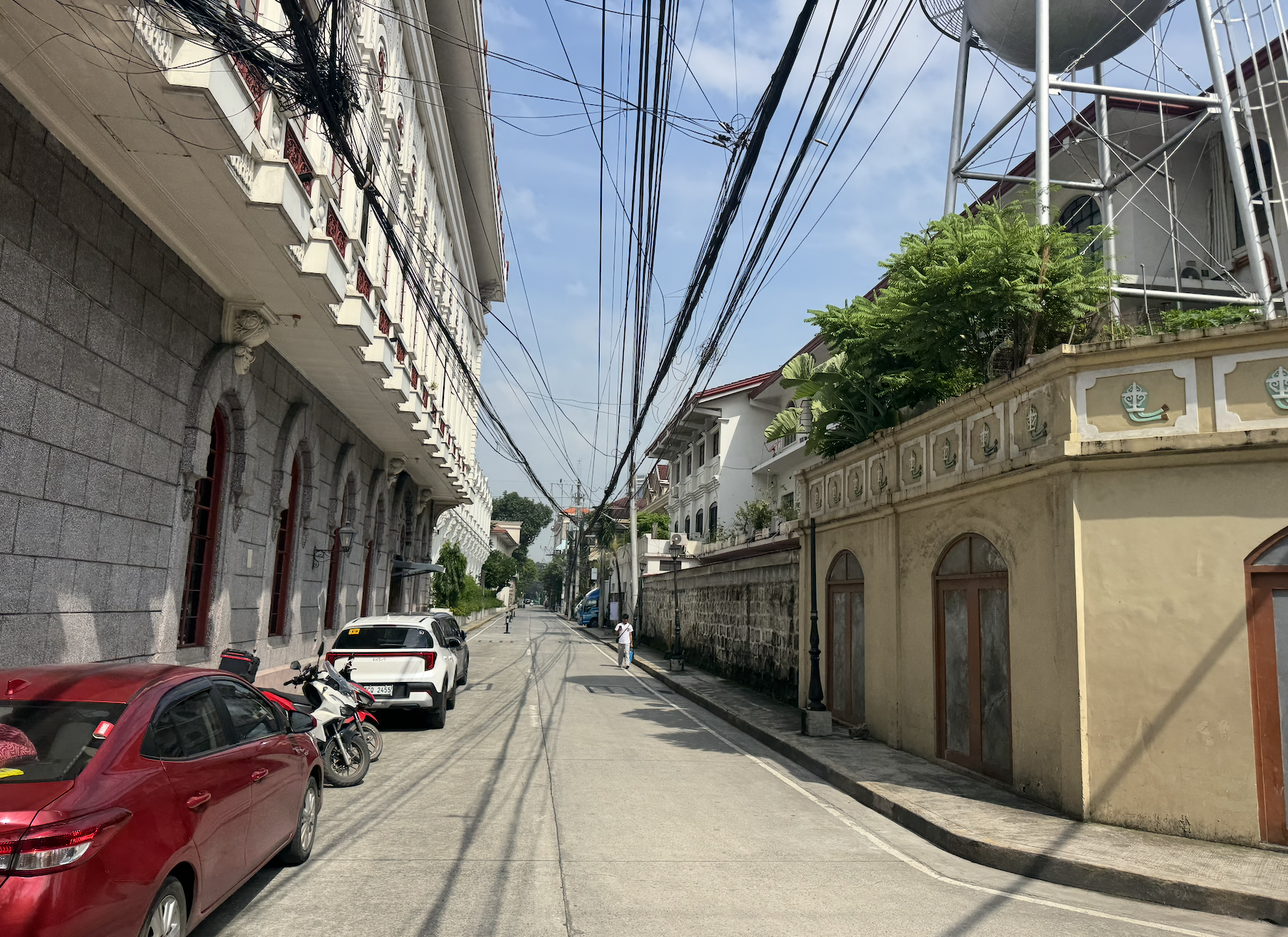 Sau bão, người dân và du khách Philippines đổ xô đi hội chợ ngày cuối tuần - Ảnh 1.