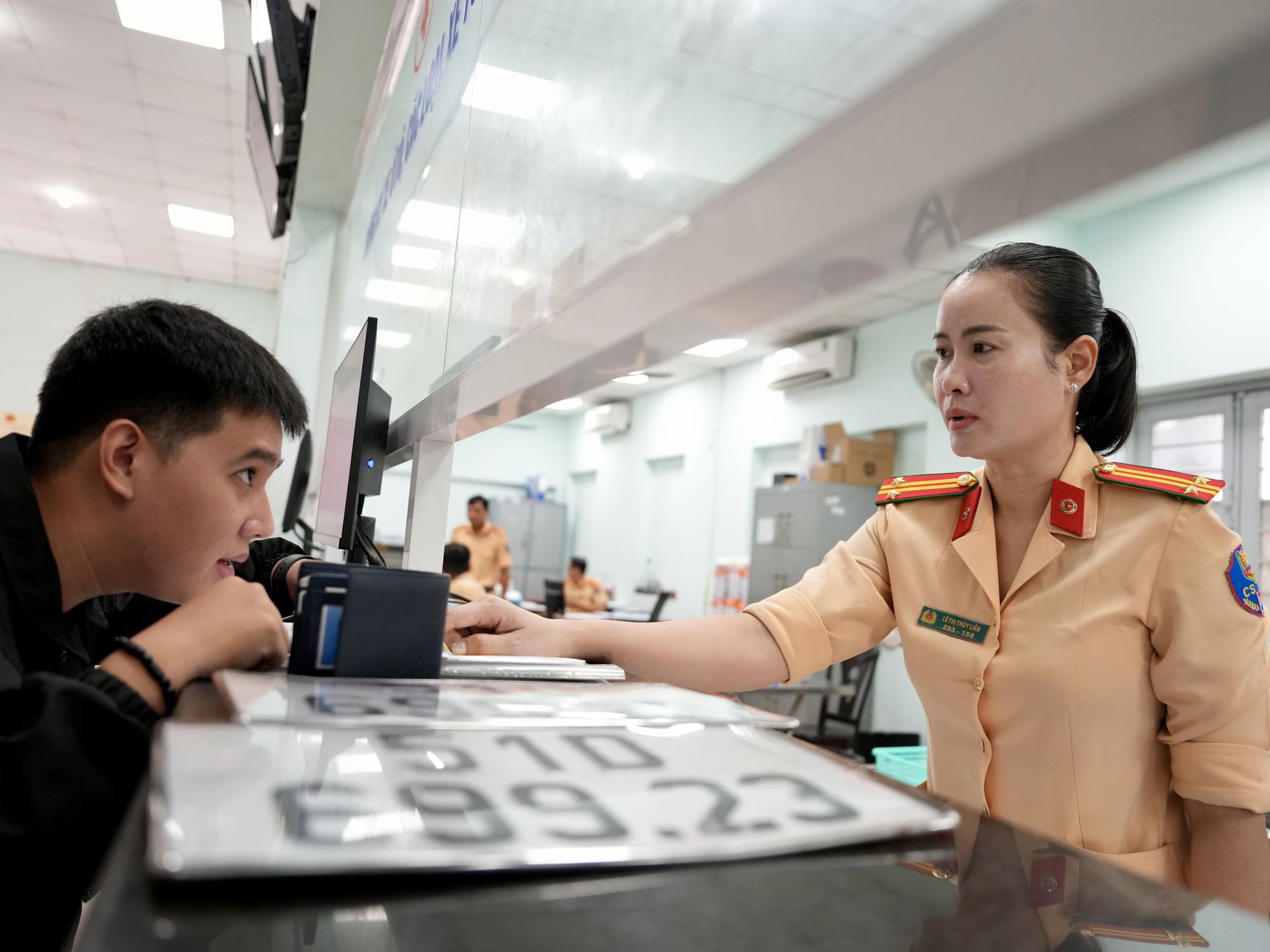 Chính thức giảm 30% phí, lệ phí đăng ký xe - Ảnh 1.