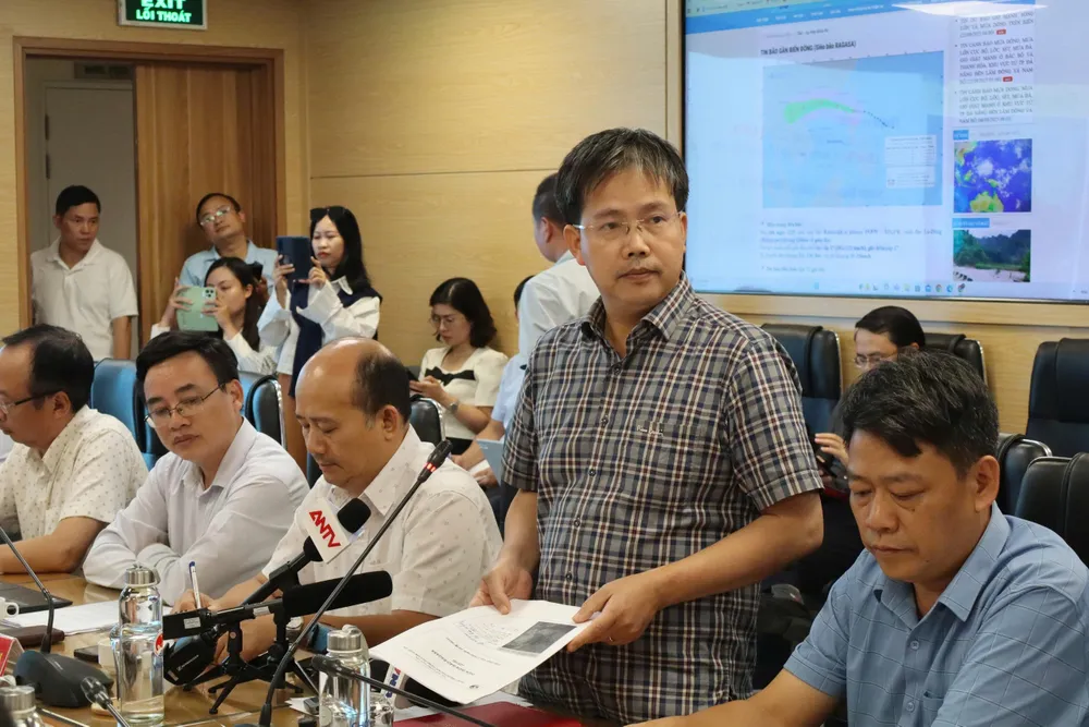 Ông Mai Văn Khiêm, Giám đốc Trung tâm Dự báo Khí tượng thuỷ văn quốc gia. siêu bão Ragasa.jpg