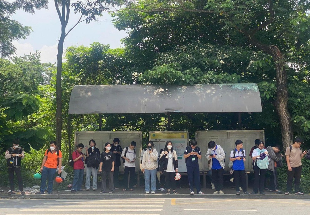 Sinh viên TPHCM bớt “khủng hoảng” đi lại nhờ tuyến xe buýt mới - 2