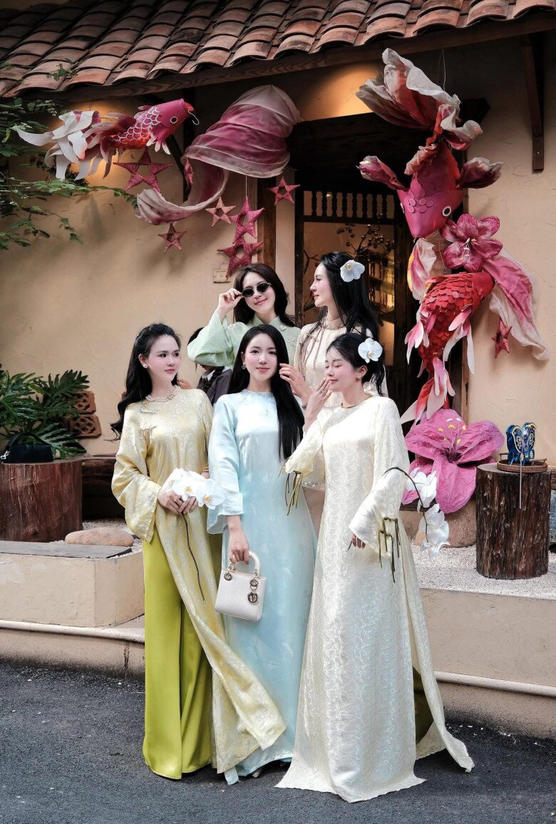 Sợ phố Hàng Mã đông đúc: Lưu lại ngay 6 quán cafe đã amp;#34;lên đồamp;#34; Trung thu cực đẹp, các amp;#34;nàng thơamp;#34; tha hồ sống ảo - 1