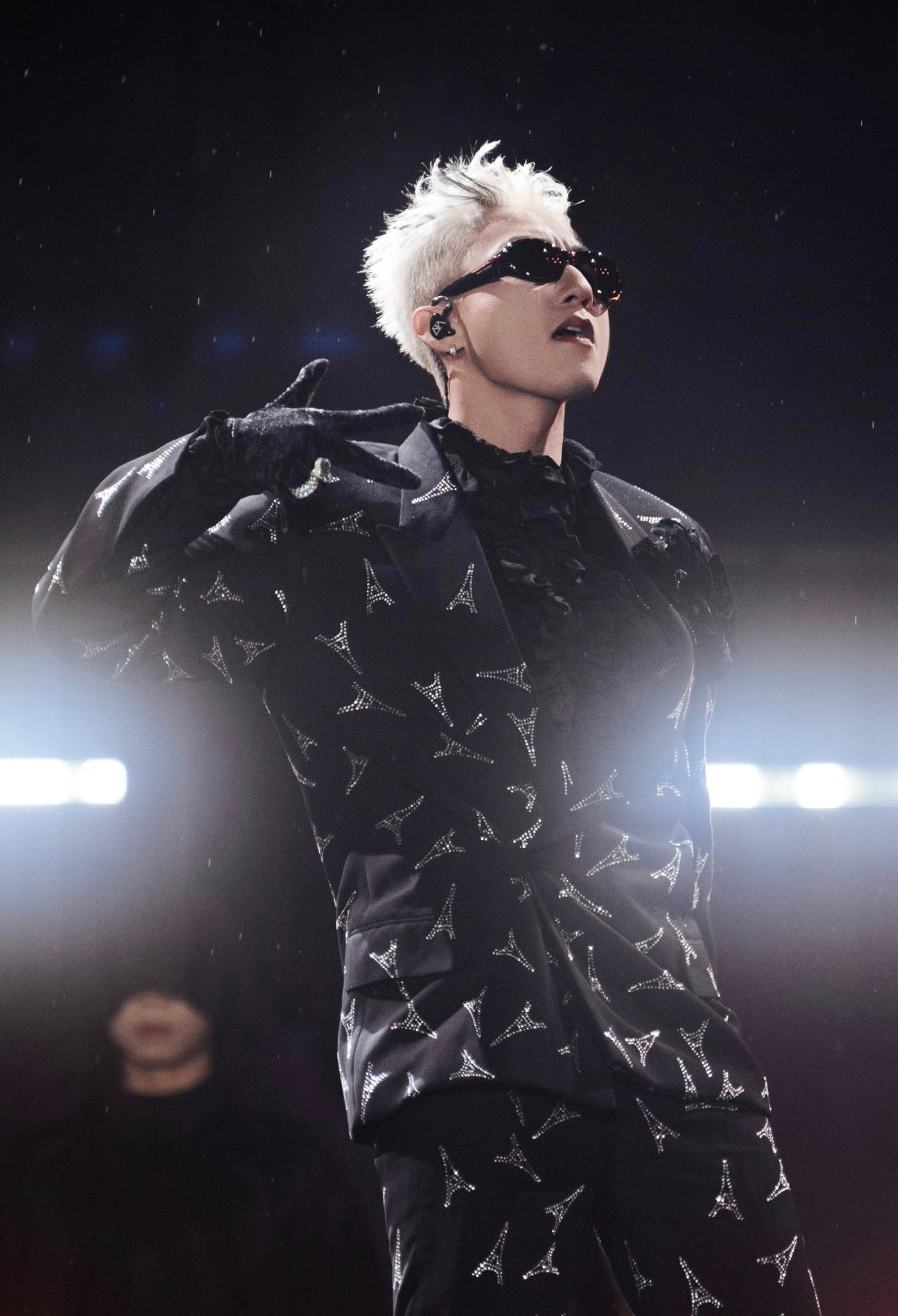 Sơn Tùng M-TP được khen mặc đẹp hơn người mẫu 1m8 của Balenciaga, có xứng đáng?- Ảnh 4. Sơn Tùng M-TP được khen mặc đẹp hơn người mẫu 1m8 của Balenciaga, có xứng đáng?- Ảnh 4.