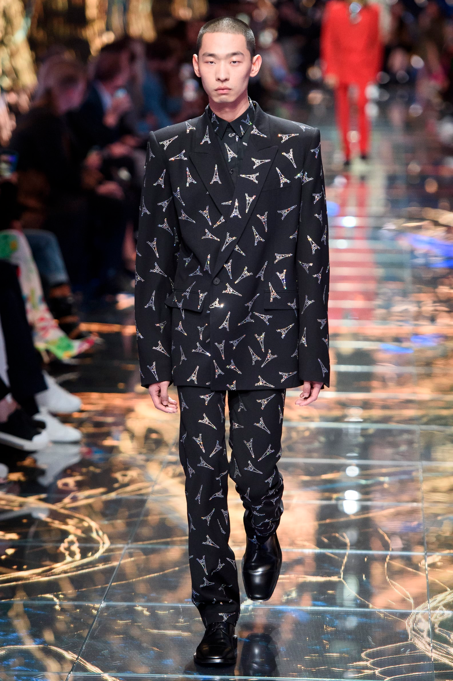 Sơn Tùng M-TP được khen mặc đẹp hơn người mẫu 1m8 của Balenciaga, có xứng đáng?- Ảnh 1. Sơn Tùng M-TP được khen mặc đẹp hơn người mẫu 1m8 của Balenciaga, có xứng đáng?- Ảnh 1.