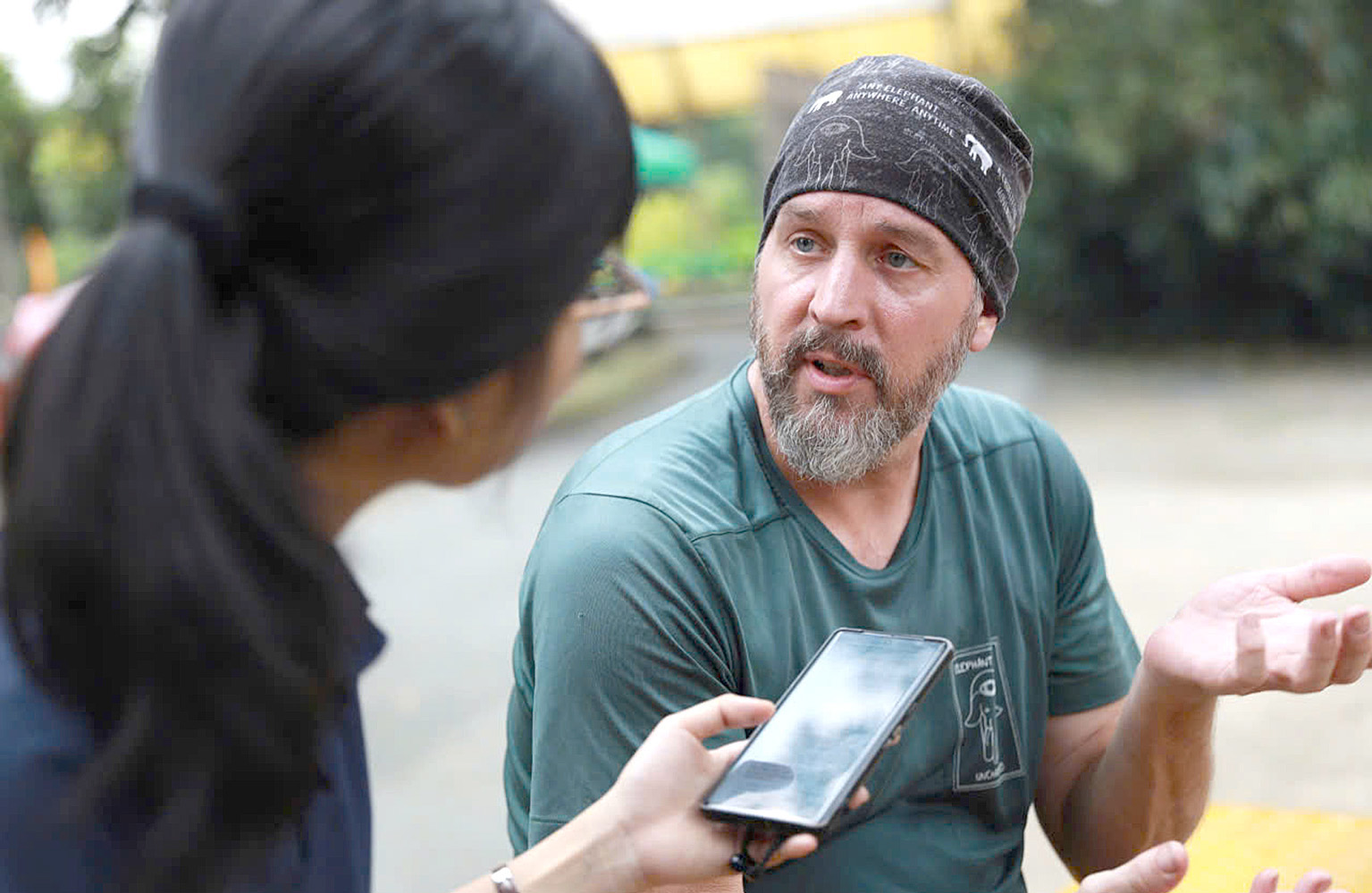 Steve Koyle - nửa cuộc đời làm bạn cùng voi - Ảnh 1.