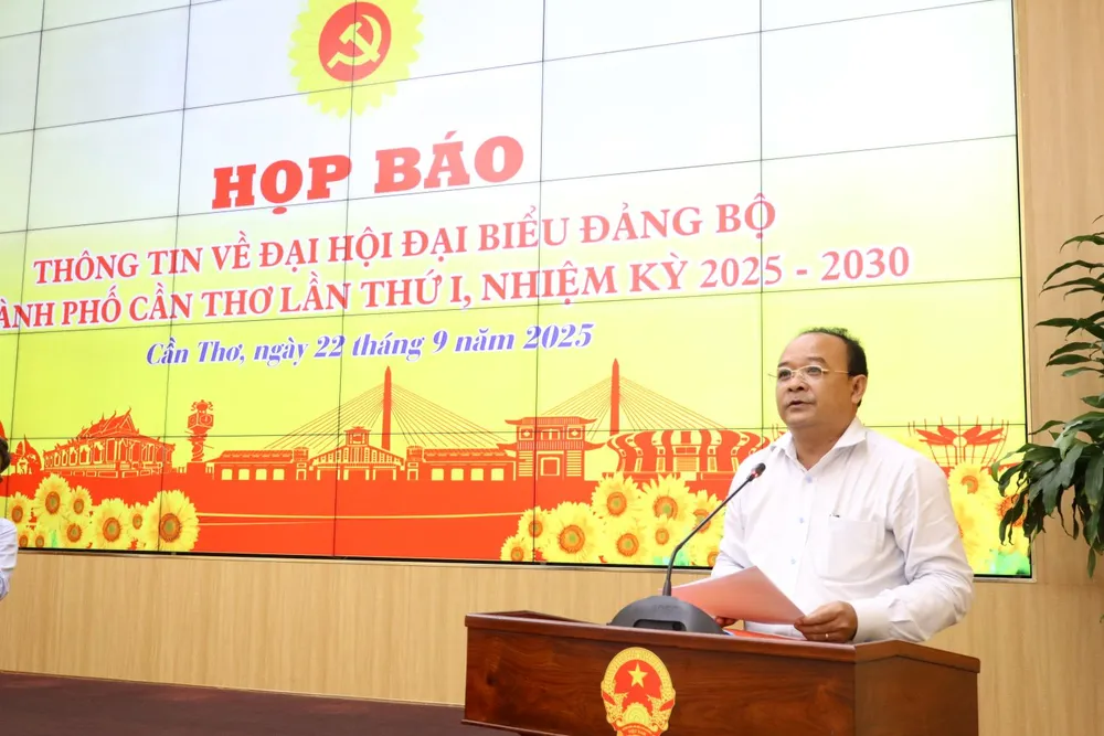 Ông Nguyễn Ngọc Tâm, Trưởng Ban Tuyên giáo và Dân vận báo cáo công tác chuẩn bị Đại hội đại biểu Đảng bộ TP Cần Thơ lần thứ I, nhiệm kỳ 2020 - 2025. Ảnh: NHẪN NAM TP Cần Thơ họp báo về tổ chức Đại hội đại biểu Đảng bộ lần thứ I