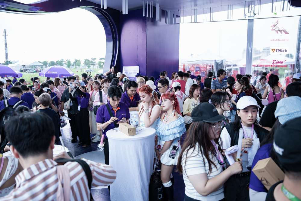 Booth TPBank trở thành điểm “check-in” hot nhất concert.
Booth TPBank trở thành điểm “check-in” hot nhất concert.