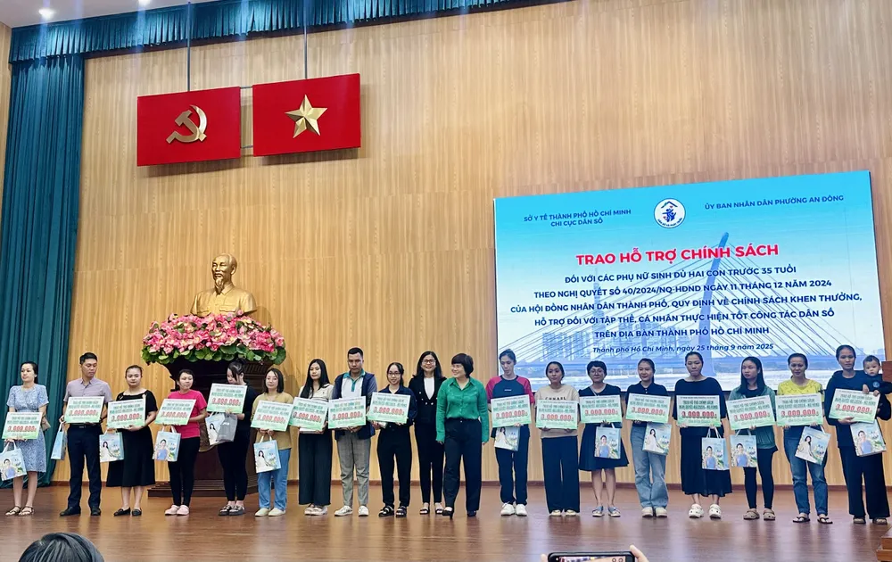 phụ nữ sinh đủ 2 con trước 35 tuổi