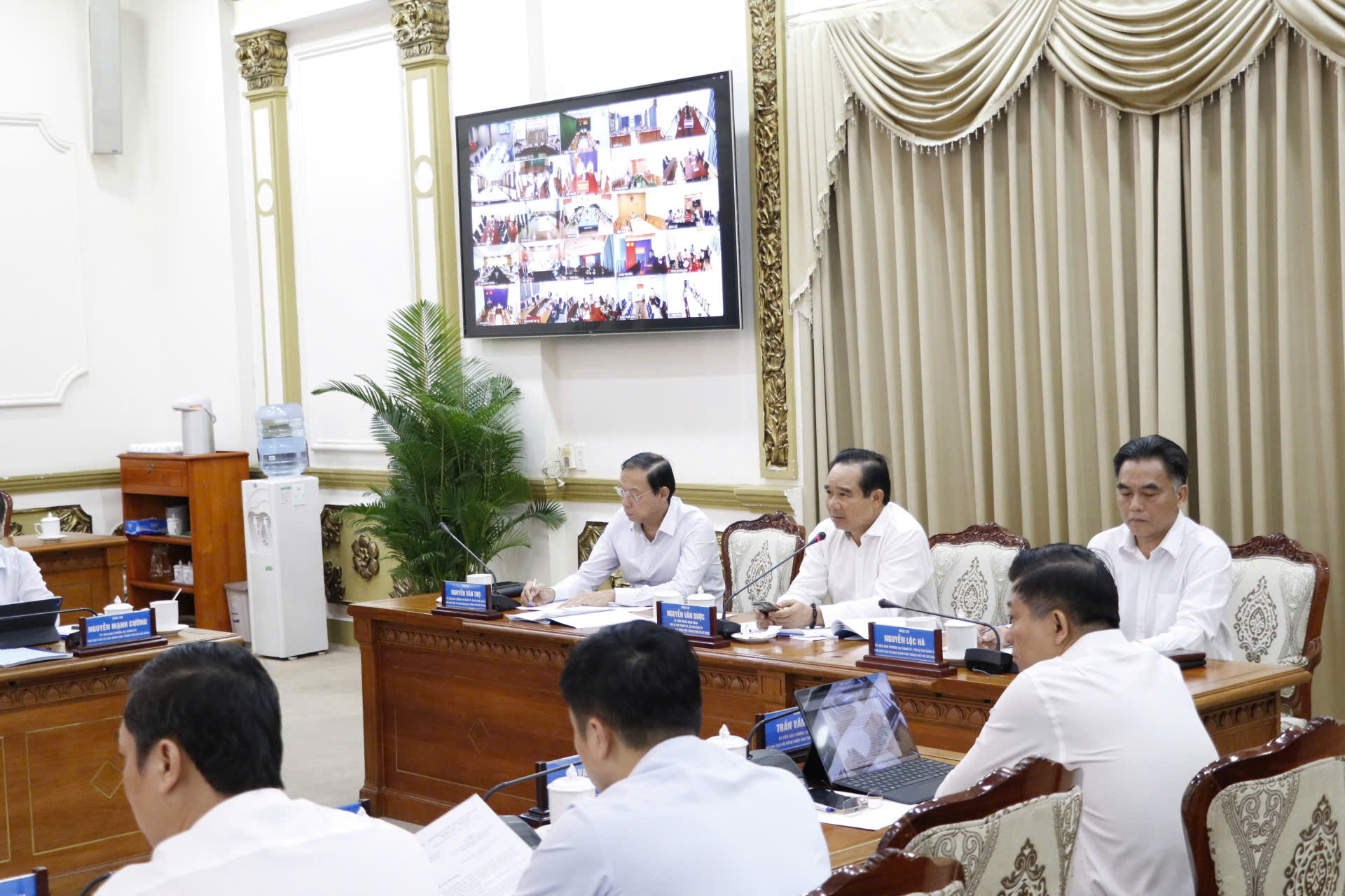 TP.HCM khảo sát, bàn giải pháp giải quyết tình trạng cán bộ vừa thừa vừa thiếu - Ảnh 1.