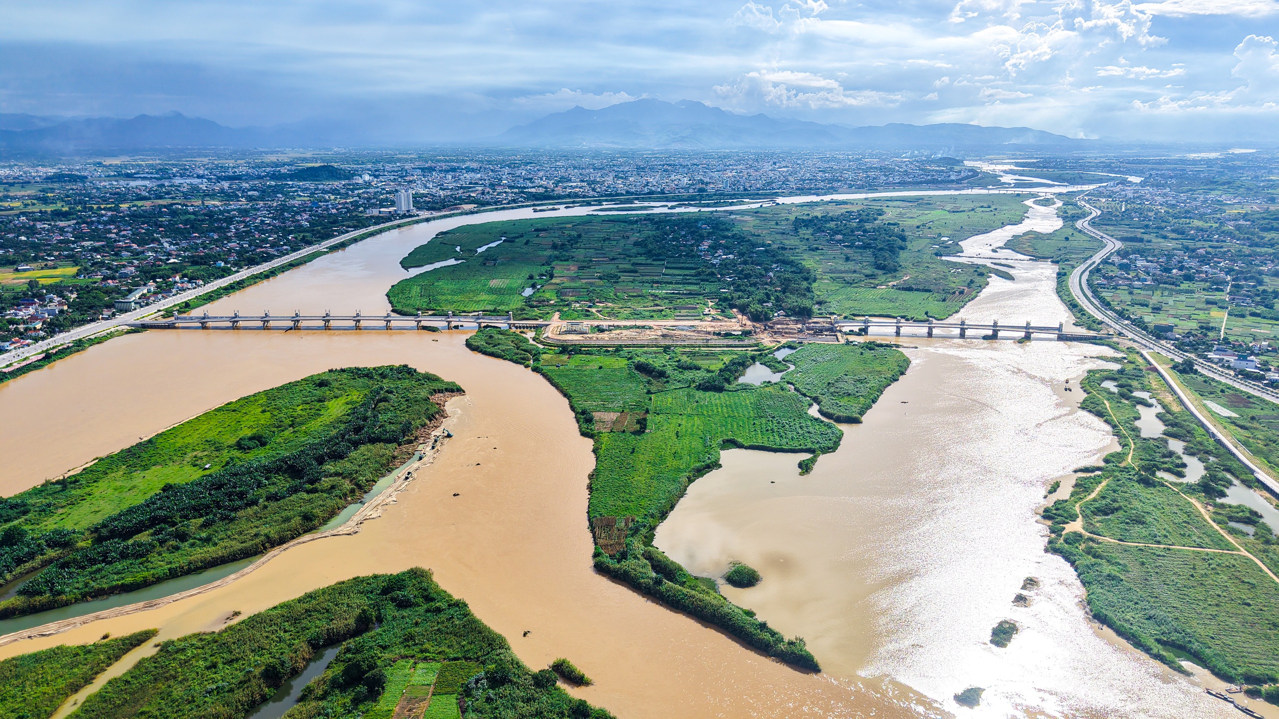 Tái khởi động dự án đập dâng nghìn tỉ trên sông Trà Khúc- Ảnh 1. Tái khởi động dự án đập dâng nghìn tỉ trên sông Trà Khúc- Ảnh 1.