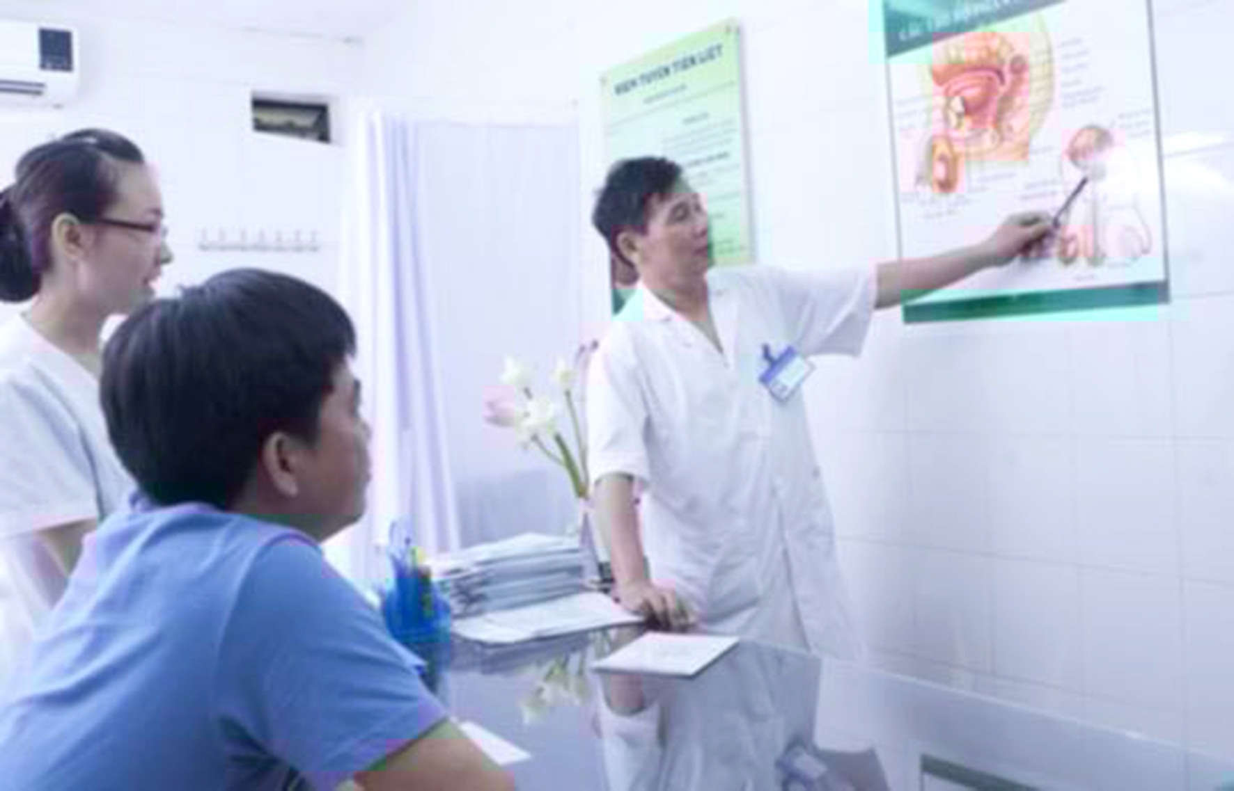 Tại sao giãn tĩnh mạch tinh thường ở bên trái? 1 Tại sao giãn tĩnh mạch tinh thường ở bên trái? - Ảnh 1.