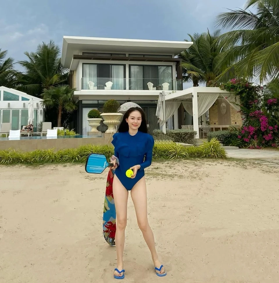 Tăng Thanh Hà - Linh Rin ra sân pickleball: Người diện hẳn đồ bơi, người kín đáo năng động- Ảnh 2.